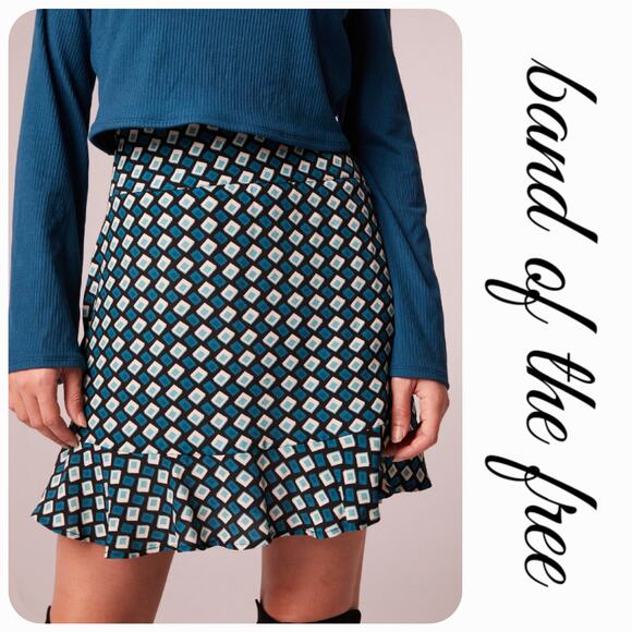 Band of Gypsies Dresses & Skirts - NWT Band Of The Free Colette Diamond‎ Print Ruffle Hem Mini Skirt Preppy Teal L